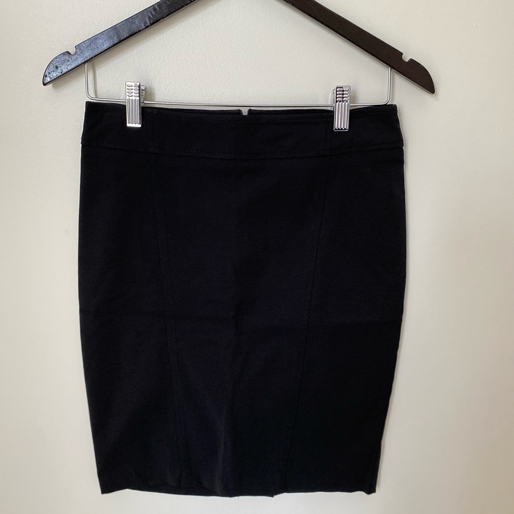 Black. Pencil skirt. Size M